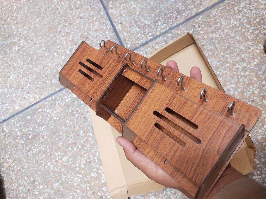 Abstract Art Key Holder - 1 Pc Stylish Storage Solution